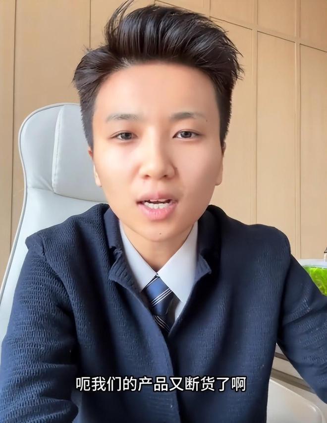样!身上贴广告位品牌方更是直接“开打”PG电子麻将胡了2肥娟小吃直播又出新花(图9)