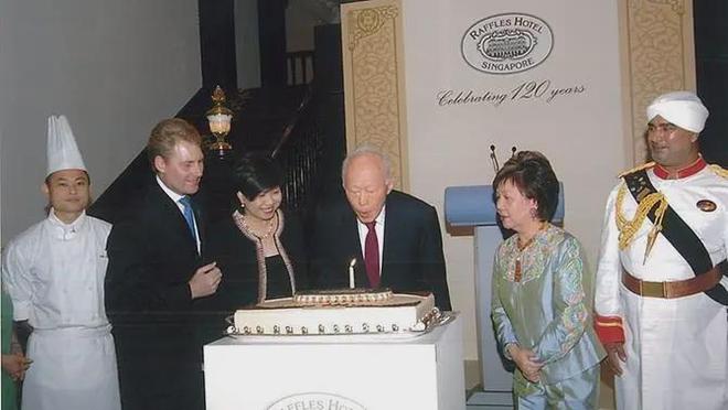 酒店全球首个度假村开业！玩转圣淘沙岛开启全新旅程PG电子麻将胡了试玩与“新加坡之父”齐名莱佛士(图7)