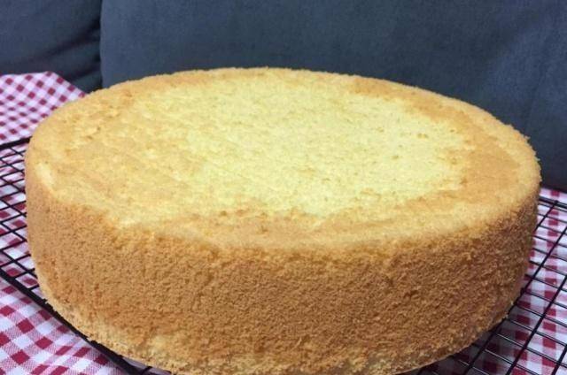 蛋和面粉香甜软嫩比蛋糕店的还好吃麻将胡了电饭锅就能做蛋糕只用鸡(图2)