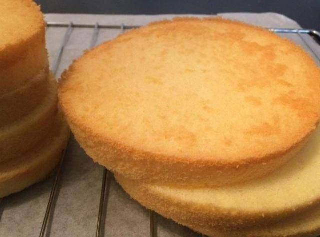 蛋和面粉香甜软嫩比蛋糕店的还好吃麻将胡了电饭锅就能做蛋糕只用鸡(图3)