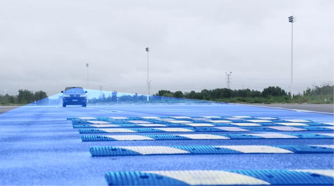 起大六座SUV满油满电跑1300公里麻将胡了试玩腾势N8L上市2998万(图1)