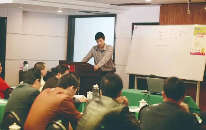 落榜后他蹬三轮卖锅干到全球第一麻将胡了2模拟器试玩高考2次(图10)