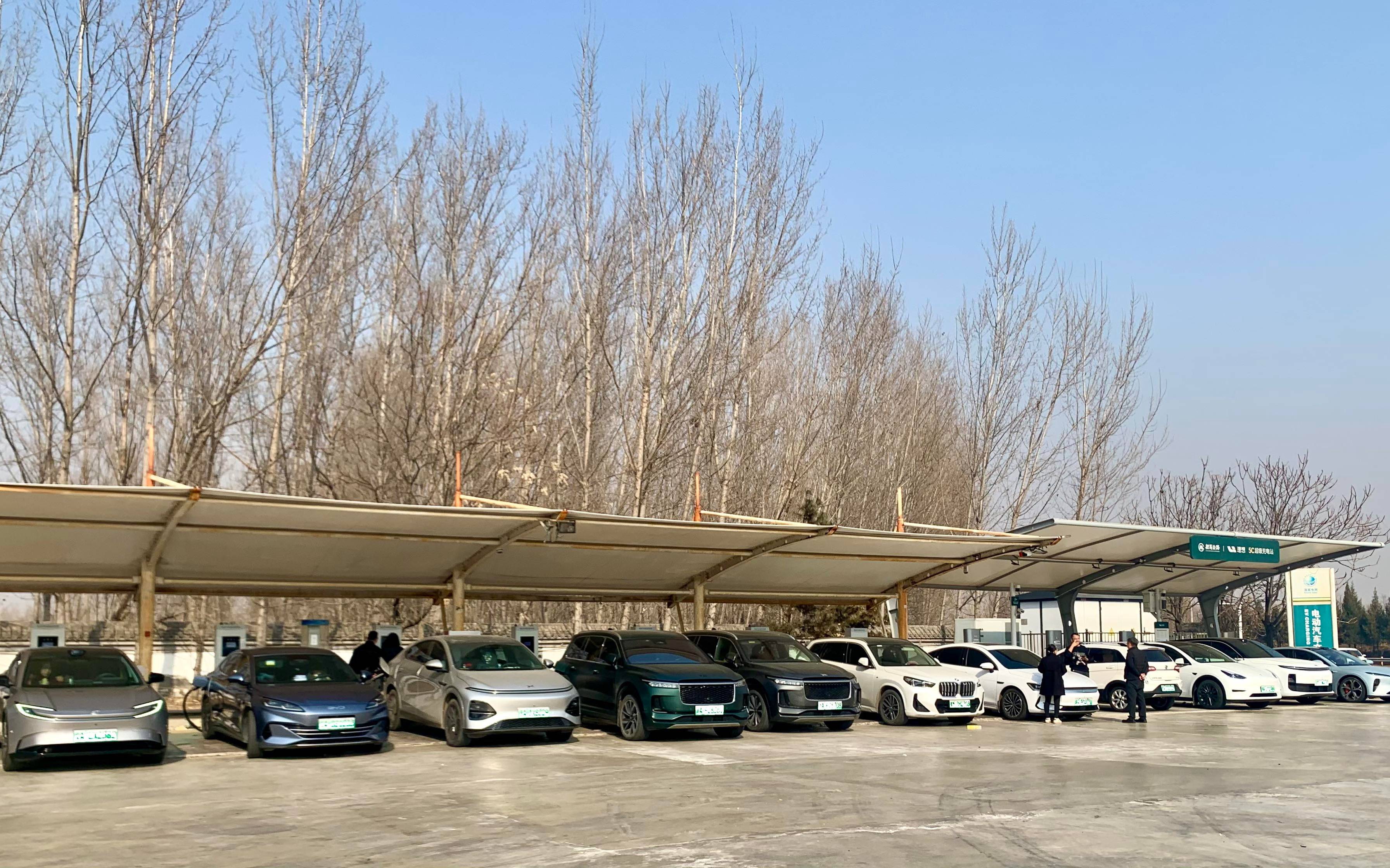 、换电、加氢高速路服务区实现多元补能麻将胡了试玩开车过新年｜快充、超充(图8)