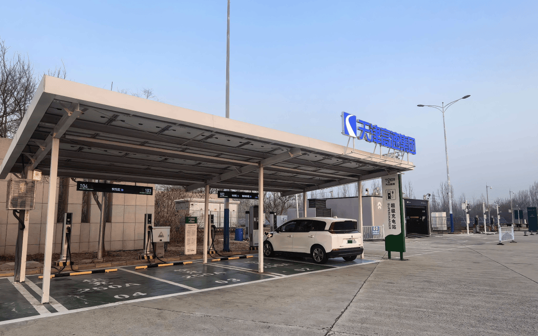 、加氢高速路服务区实现多元补能麻将胡了app快充、超充、换电(图4)